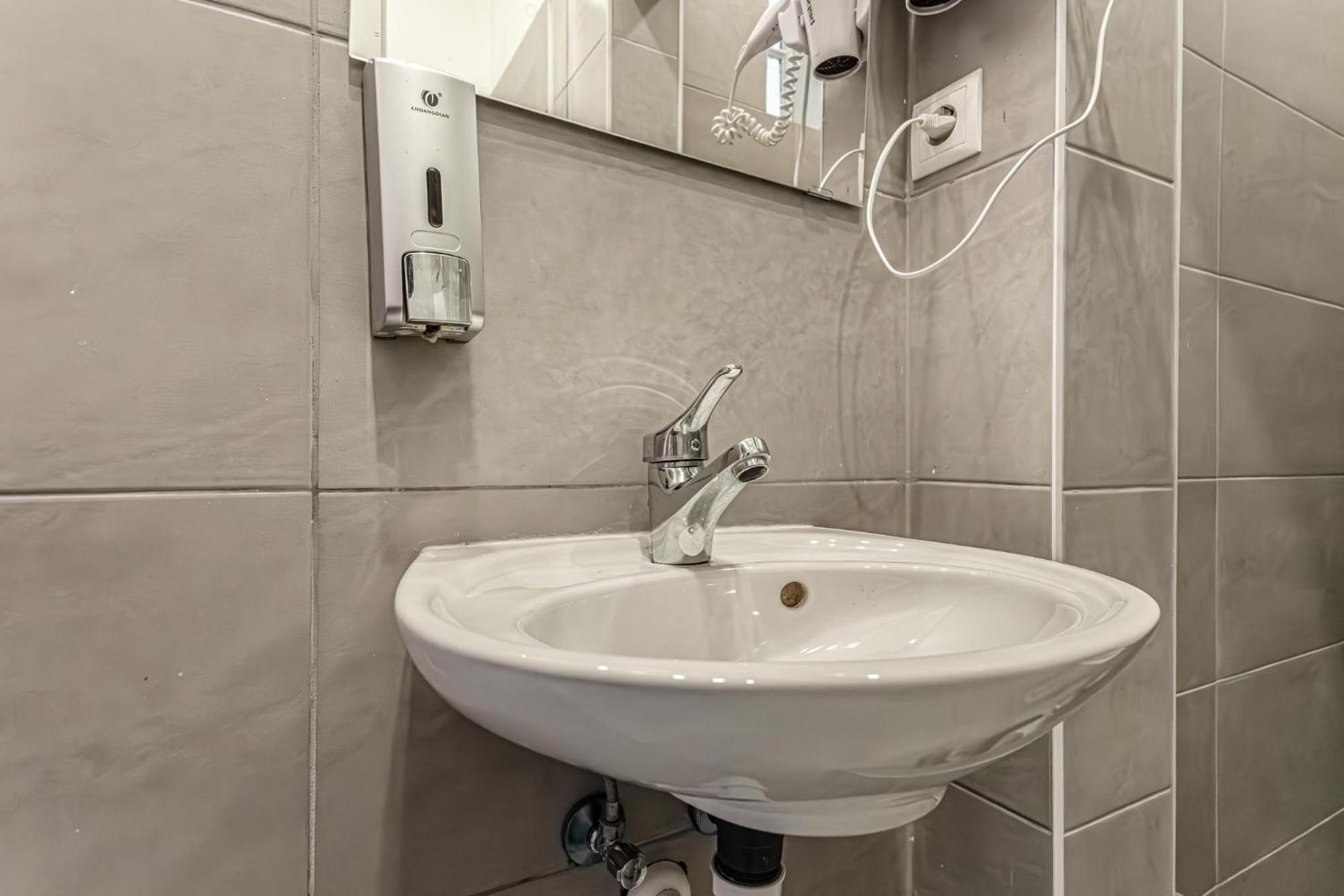 Lovely 1Br Apt. Near Akh Hospital Відень Екстер'єр фото